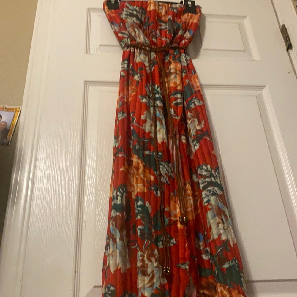 Pretty dress I love love love this dress